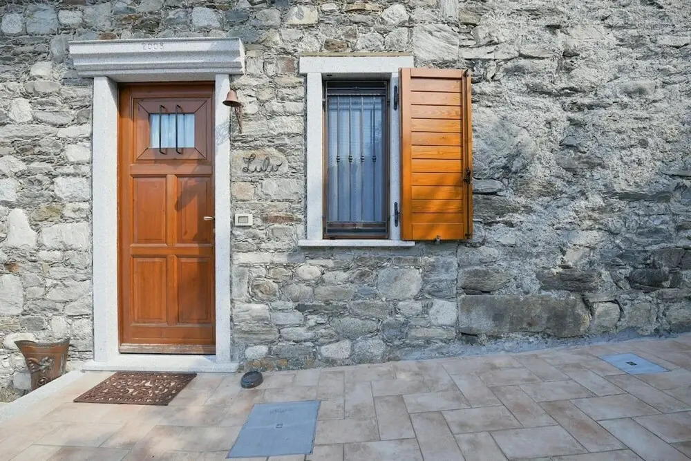 Lul Stone House With View of the Lake