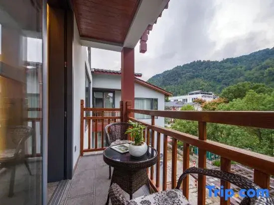 Chushan Mansion (Wulingyuan Landmark Store of National Forest Park)