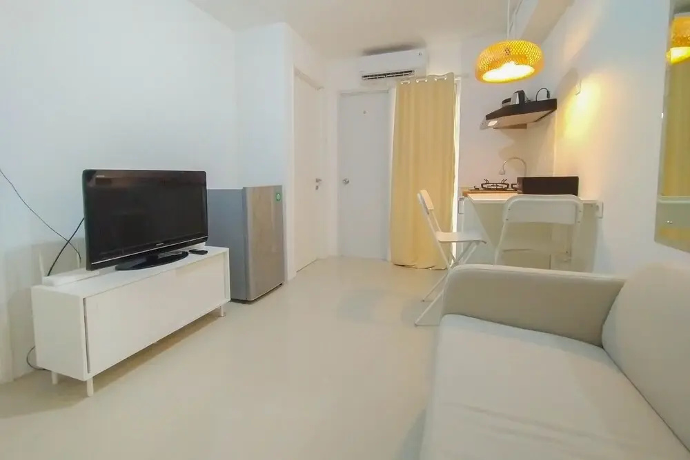 Cozy Living And Simply 2Br At Bassura City Apartment