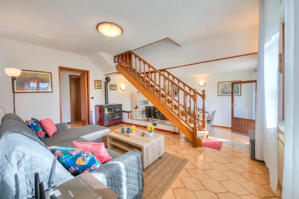 Cedar House Villa Few Minutes From Lake - Happy Rentals