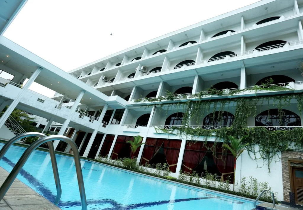 Kandyan Reach Hotel