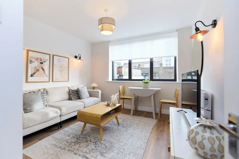 The Goodge Street Place - Bright 2bdr Flat