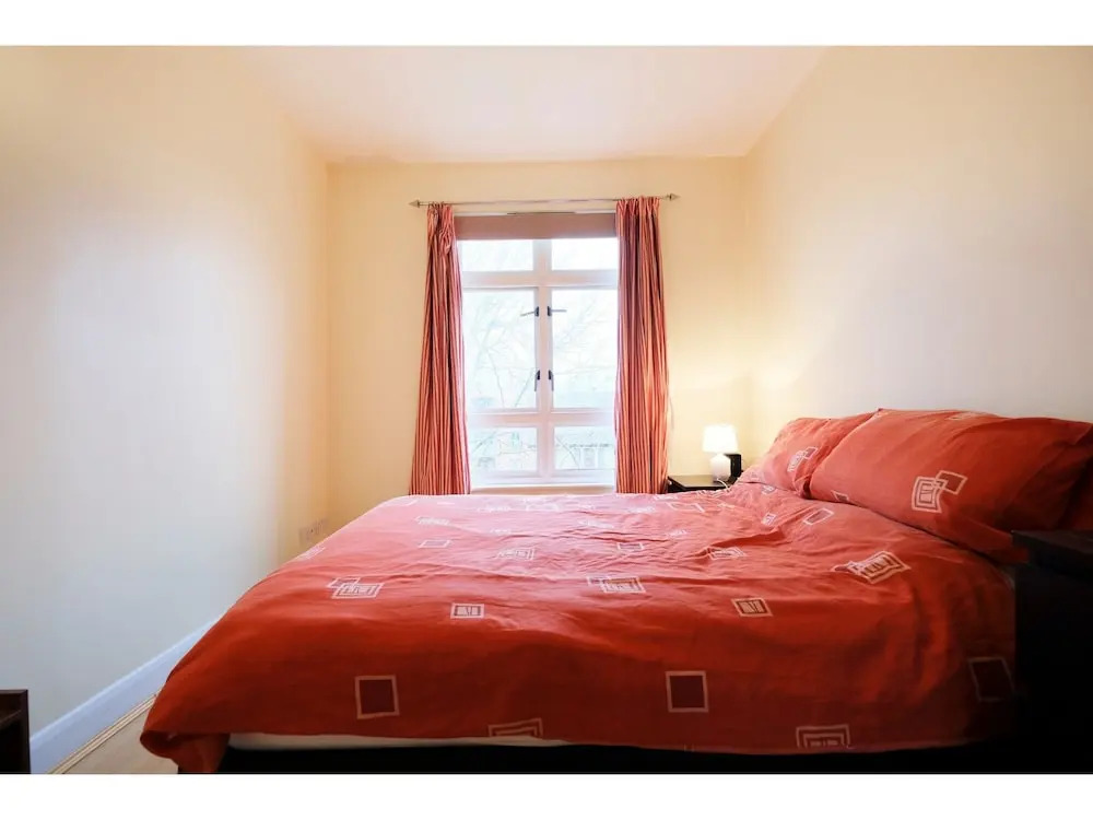 Clean, Secure 2BR Flat for 4 in East London