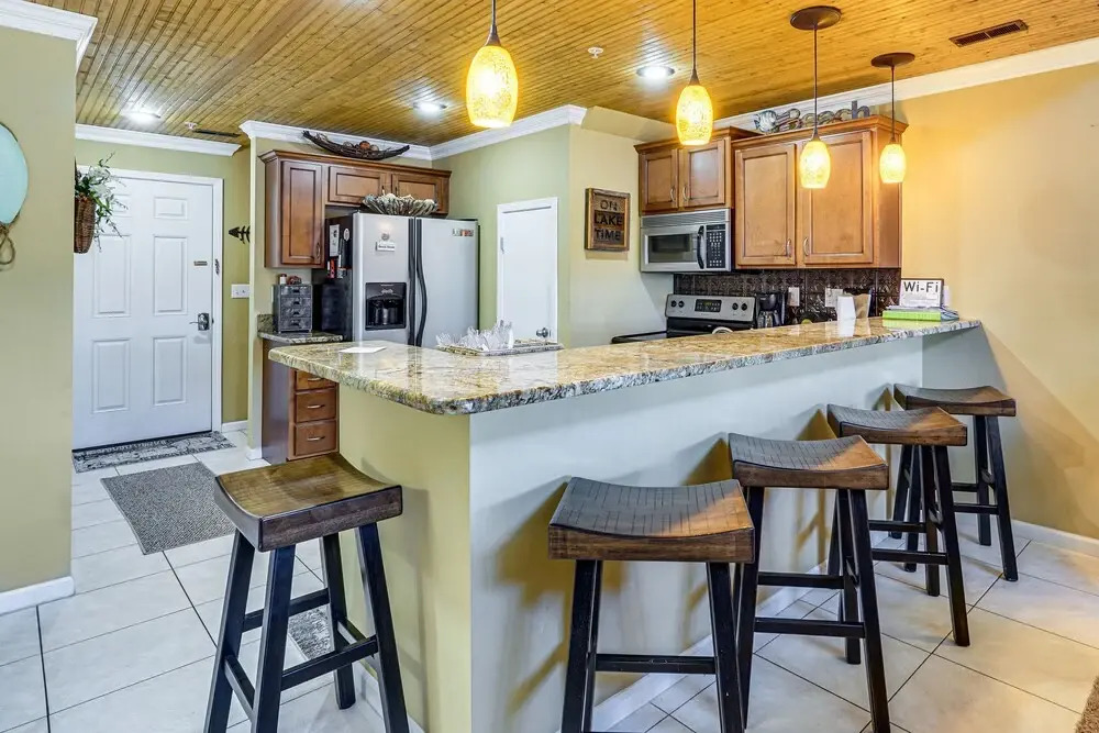 Lakefront Camdenton Condo: Grill & Community Pool
