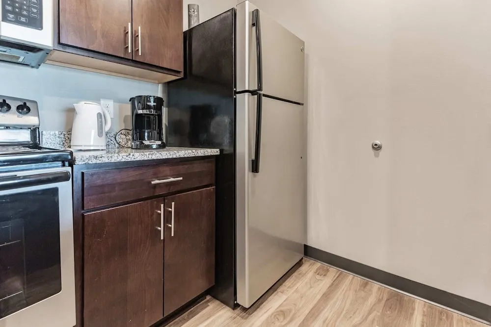 Spacious 2BR Suite W/patio Near Iowa State