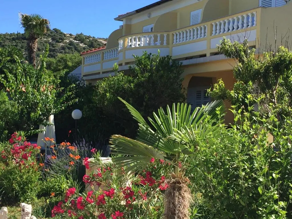Apartments and Rooms Villa Luci