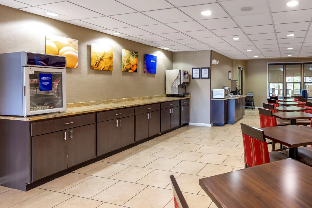 Comfort Inn & Suites Canton Riverstone Area