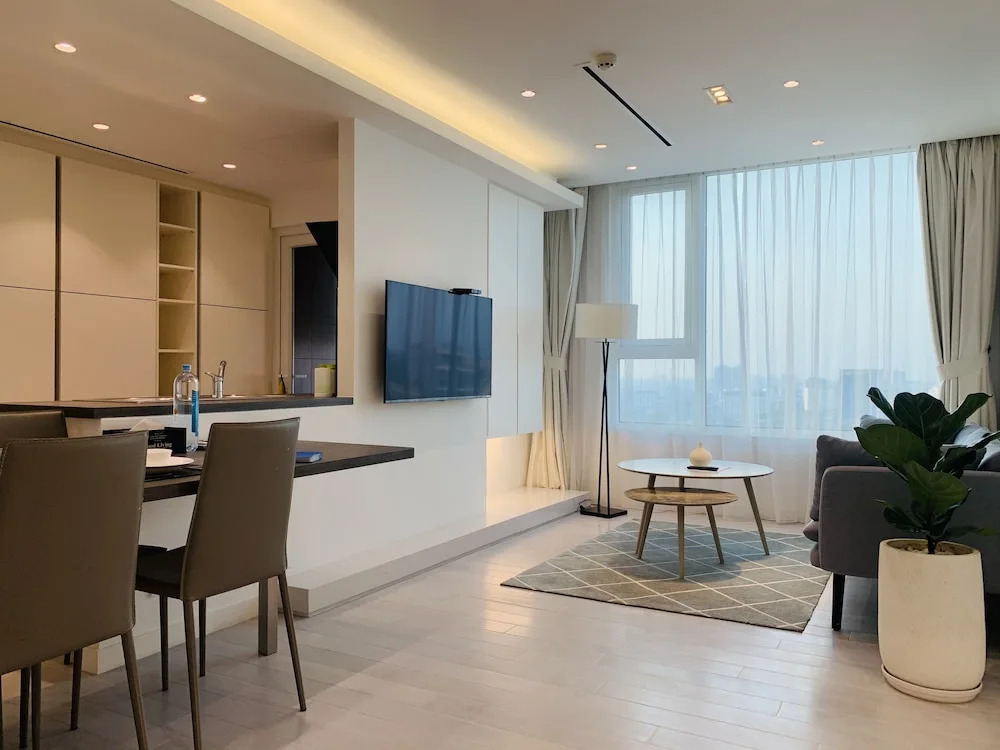 Leman Luxury Suites