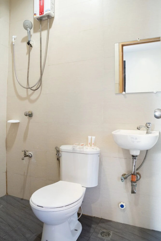 Monclaire Suites By OYO Rooms