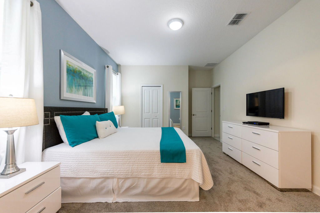 Spacious 8 Bedroom Vacation Home with Private Pool & Game Room