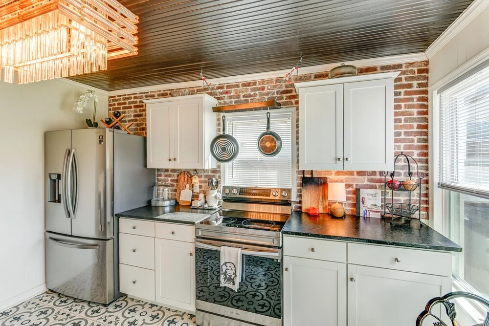 Columbia Cottage w/ Patio: 1 Mi to Downtown!