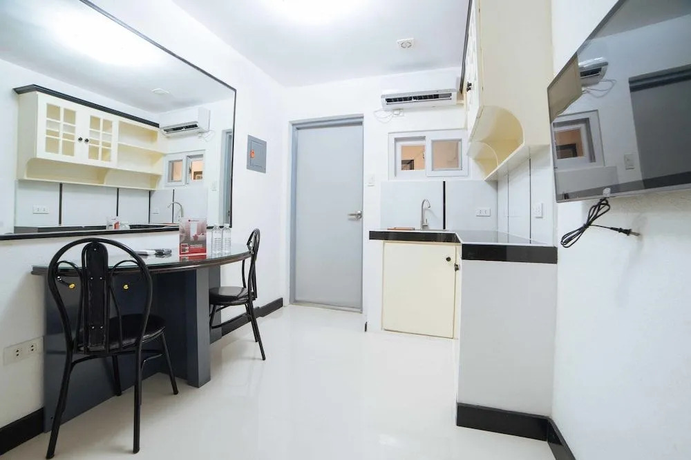 RedDoorz @ Colorado Street Angeles City