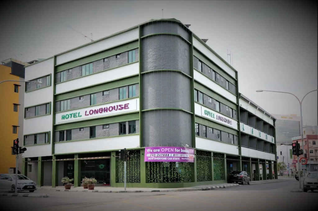 HOTEL LONGHOUSE