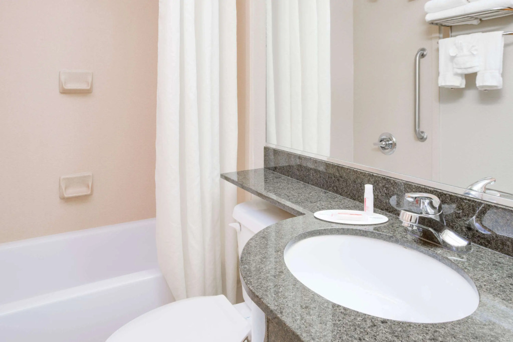 Microtel Inn & Suites by Wyndham Saraland