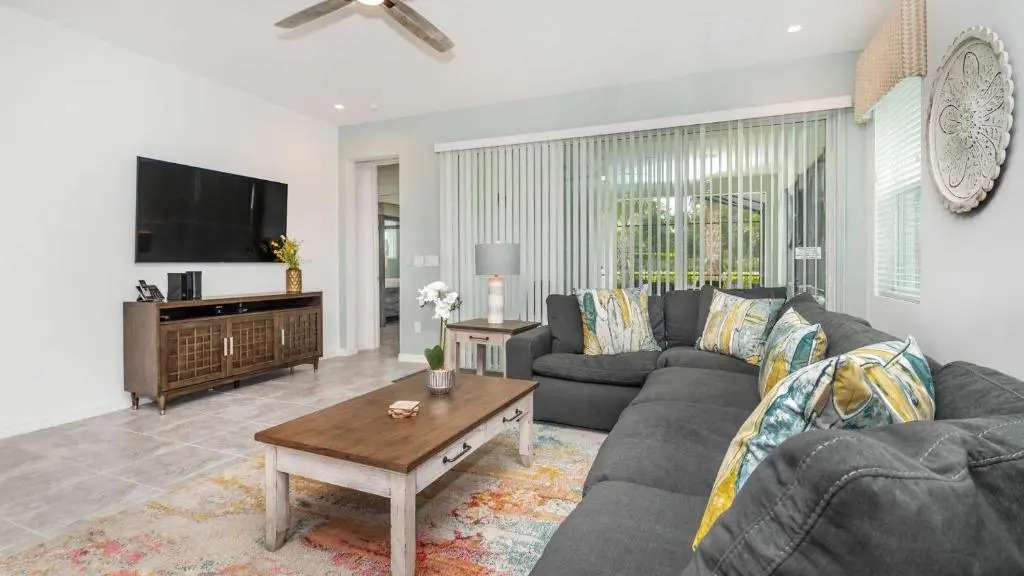 The Most Beautiful Vacation Homes 7 Miles to Disney