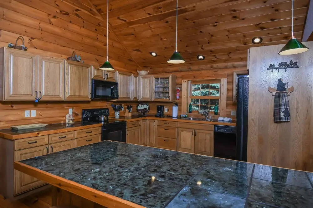 Old Bruin's Den 4 Bedroom House