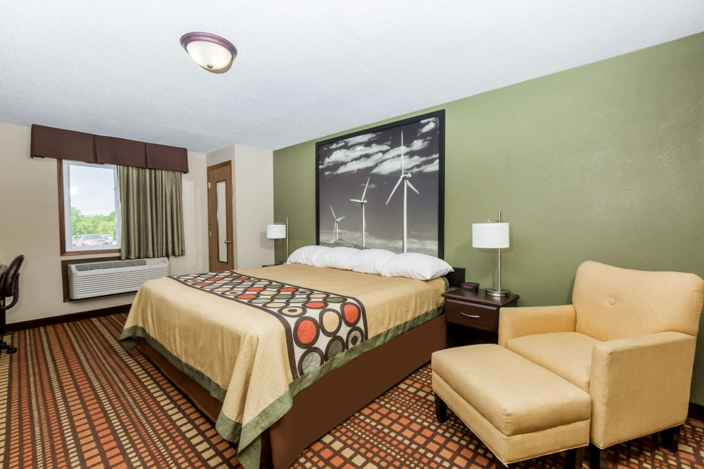 Super 8 Adair