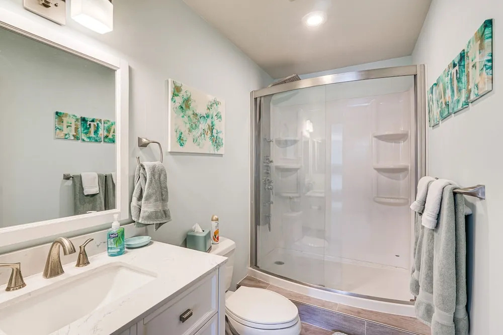 Lakefront Condo w/ Resort Amenities in Osage Beach