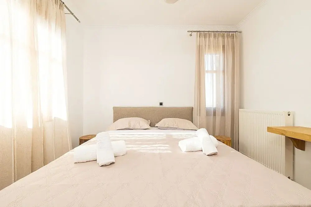 Villa Billia Cheerful 4 Bedroom Home w Ocean View
