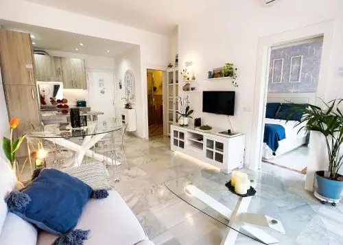 Lovely 1 Bed Apartment with Wi-Fi + Sea Views in Skol Marbella