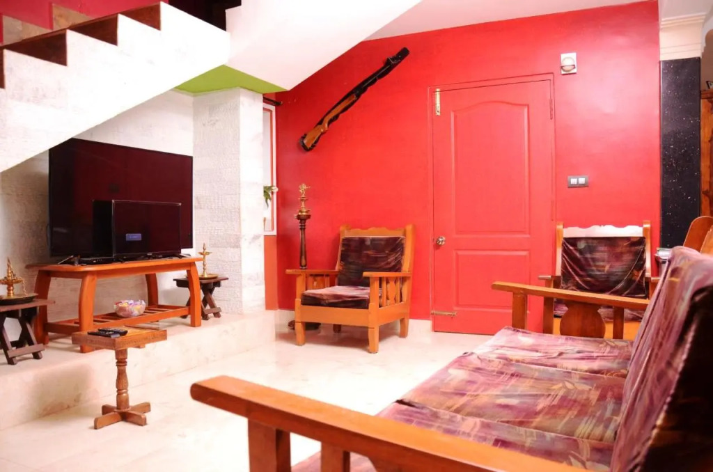 VAISHNAVI VILLA-Family Homestay-2km from bus stand-WiFi