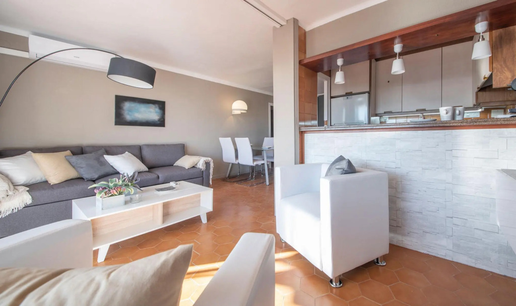 TH123-ApartmentCalaRomana