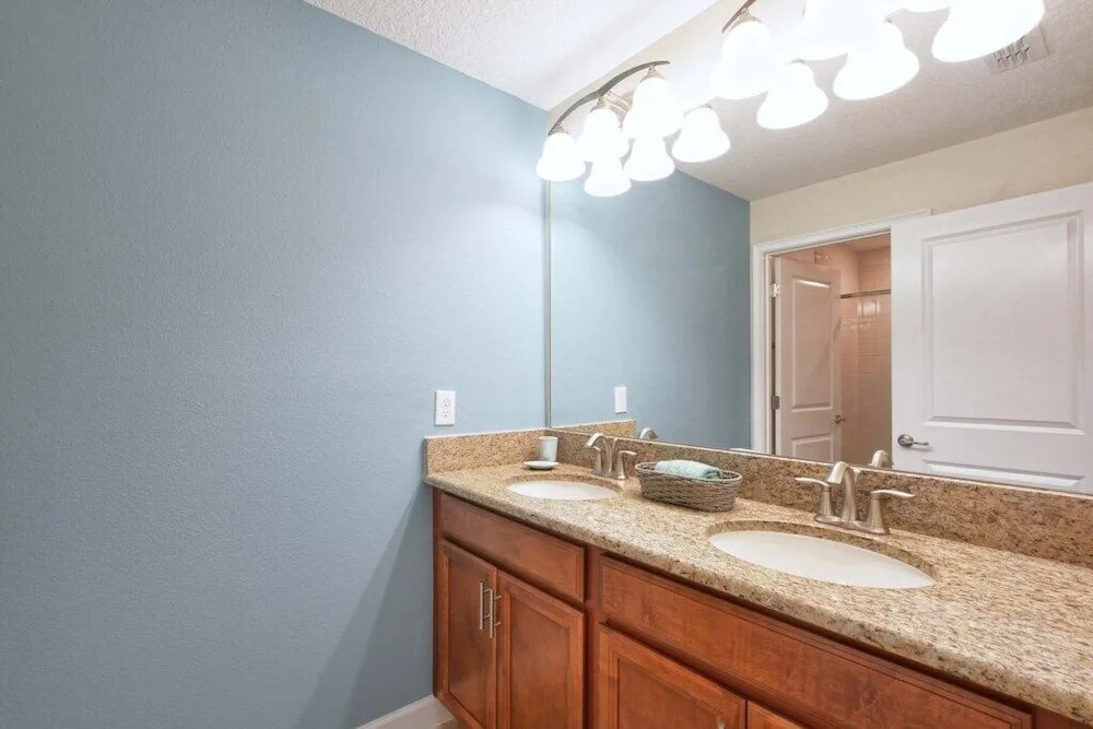 Storey Lake- 4 Bedroom Townhome W/spashpool-1619st Townhouse
