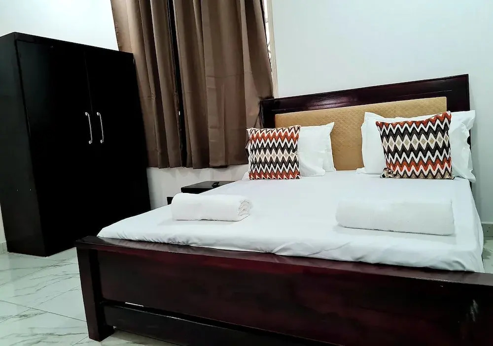 Gorgeous Quiet & Comfy Close to Highway