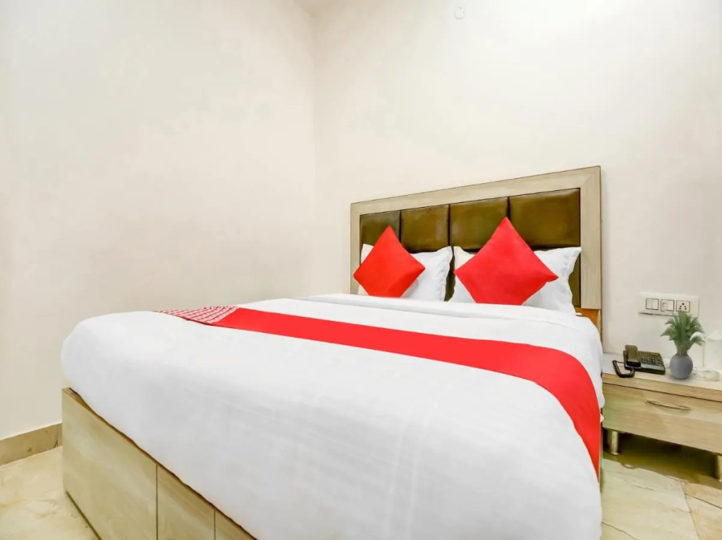 OYO Flagship 70397 Hotel Royal Kingz