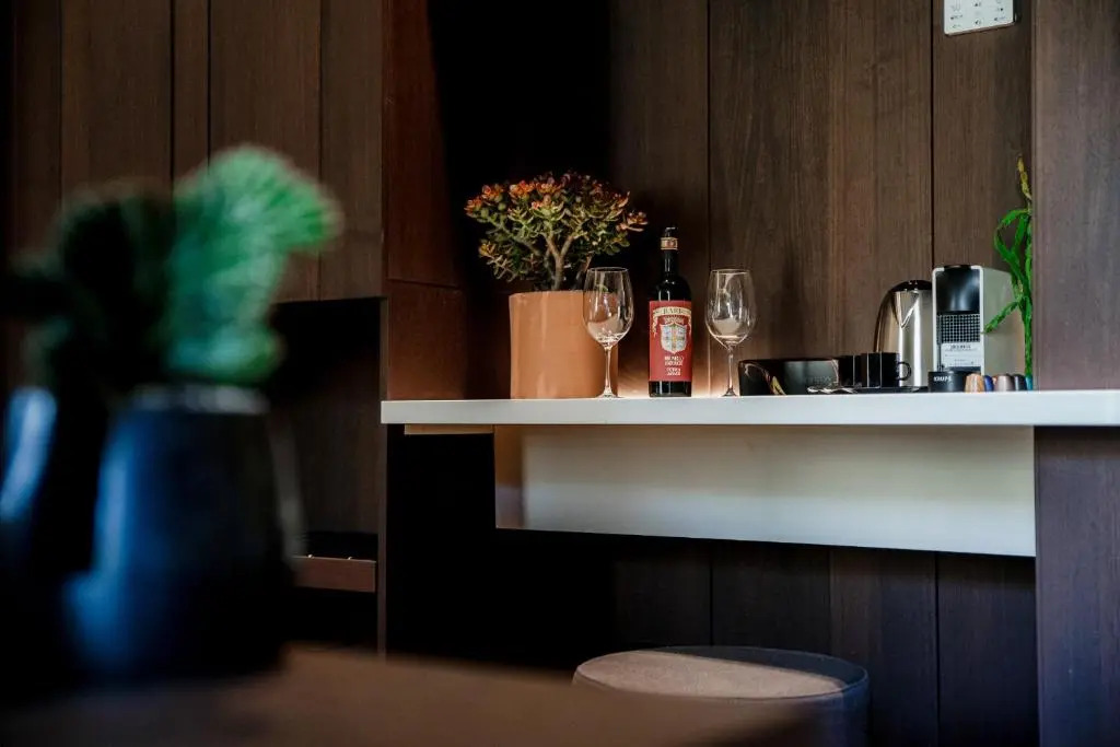 AMA 18 Suites by "The House Of Travelers"