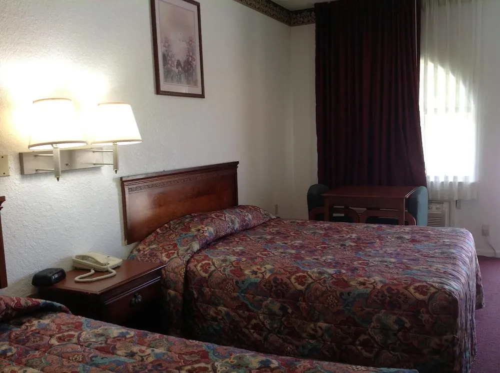 Budget Host, Hempstead Inn