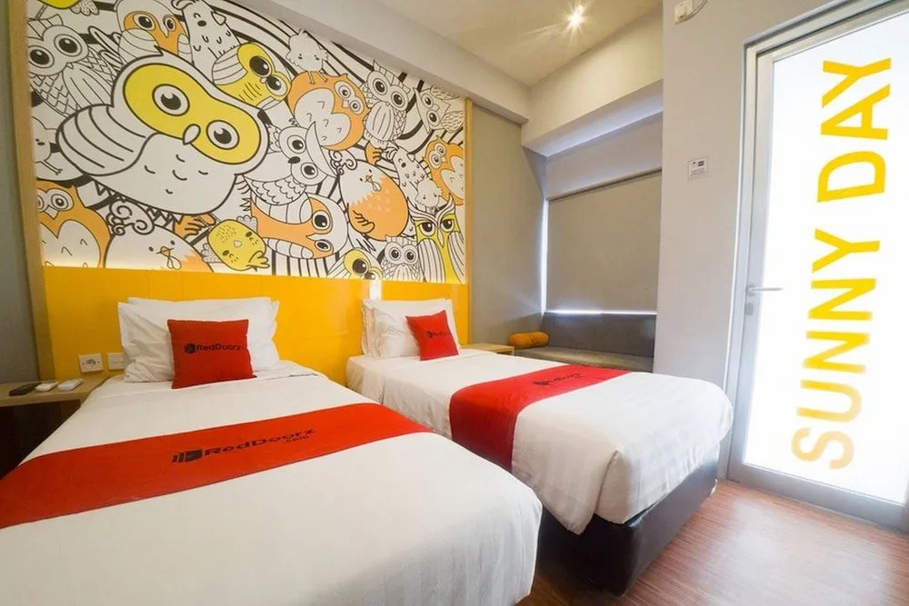 RedDoorz Apartment near Bundaran Satelit Surabaya 2
