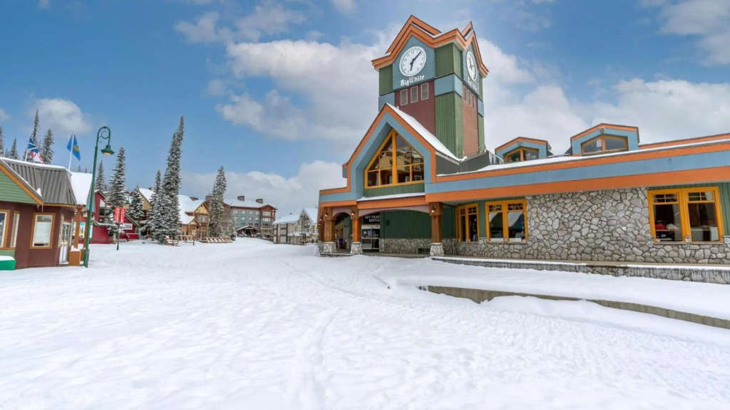 Raven's Nest - Luxury Pet Friendly Condo w/ Private Hot Tub & Mountain Views