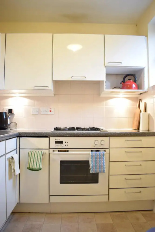 1 Bedroom Flat With River Views