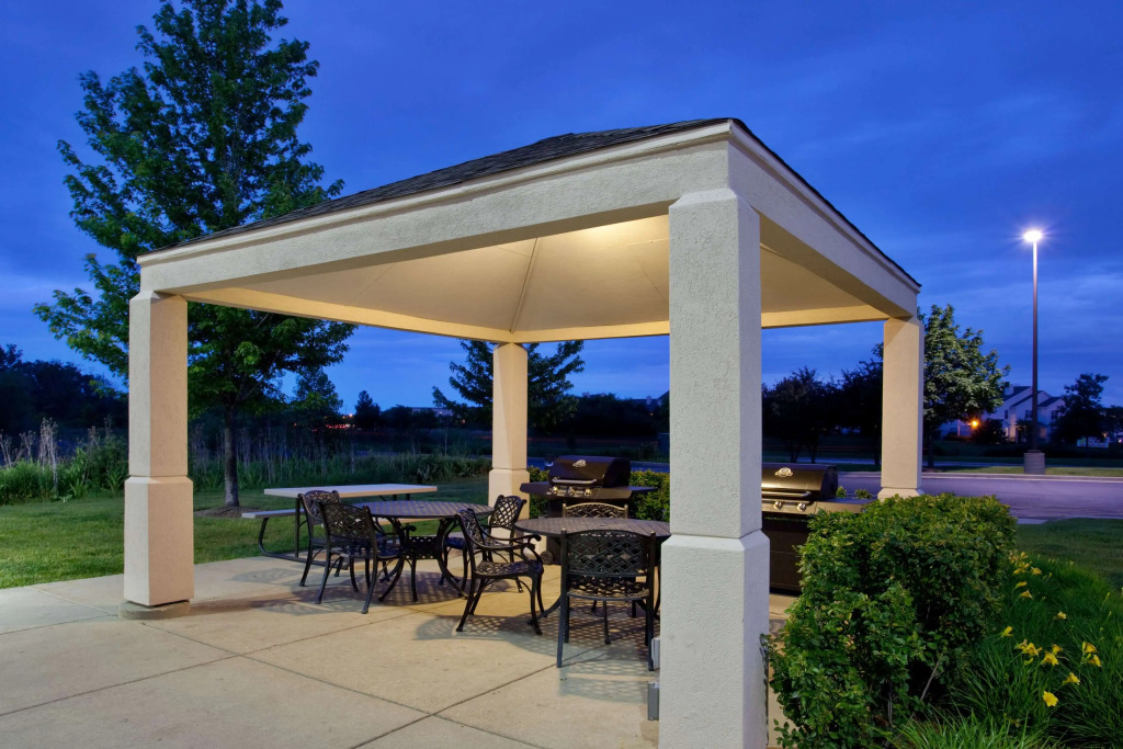 Sonesta Simply Suites Chicago Waukegan