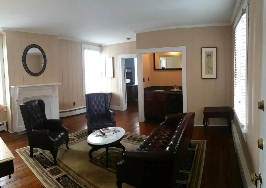 Inn At Patrick Henry's
