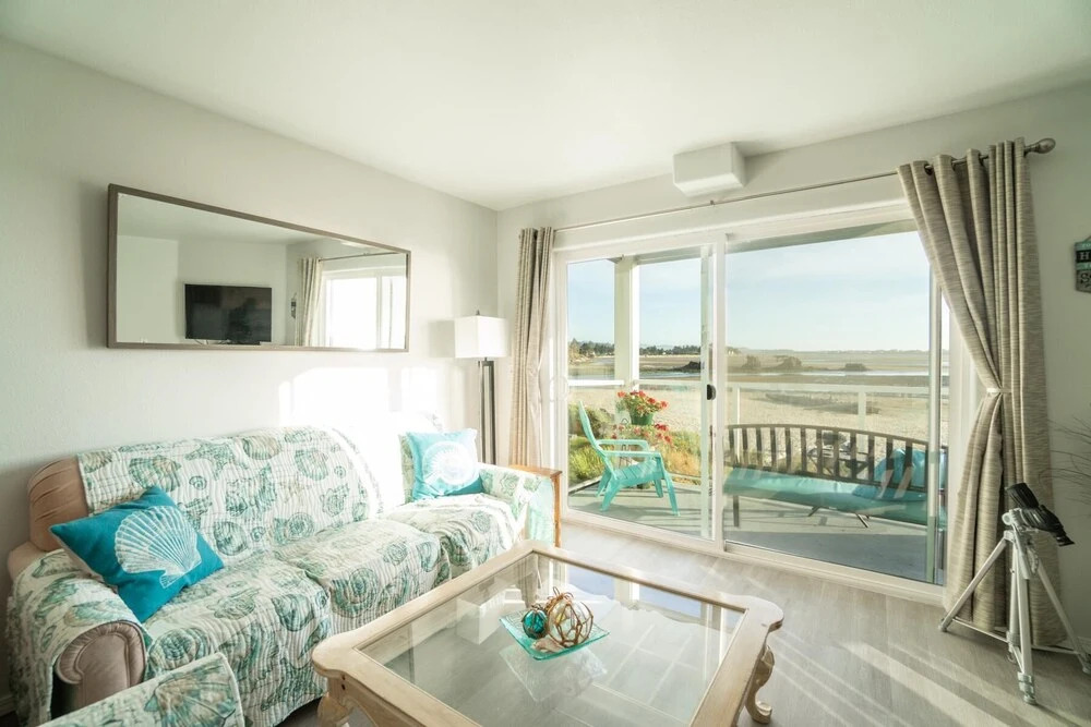Waters Edge 208