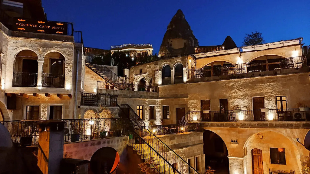 Elegance Cave Suites & Restaurant