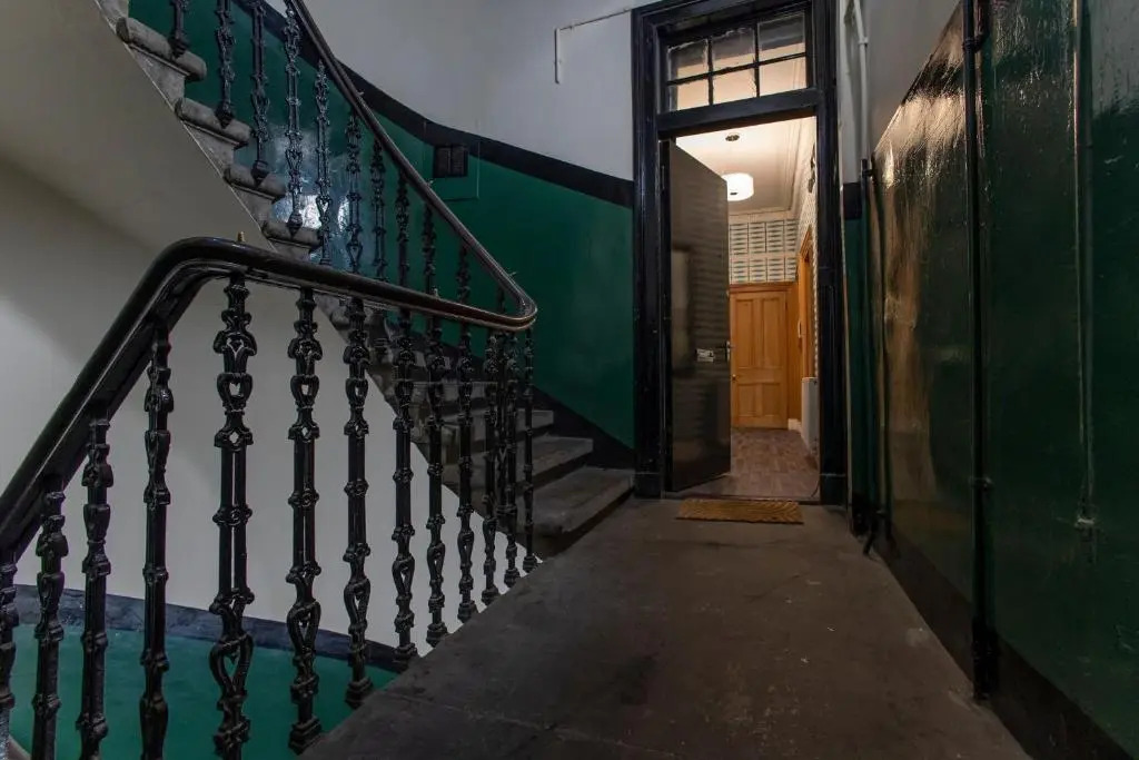 2 Bed in great location 15-20 Minutes walk to SEC