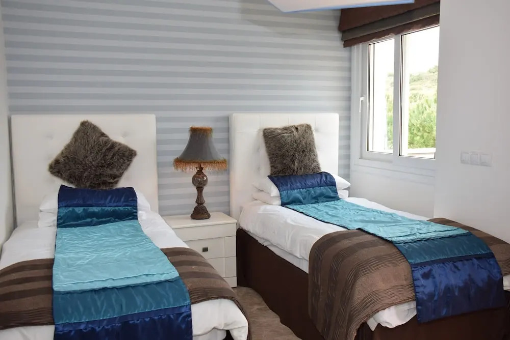 Semi Detached Townhouse Near The Beach
