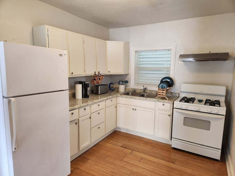 Cozy Church Street Apartment In Historic Galveston 2 Bedroom Apts