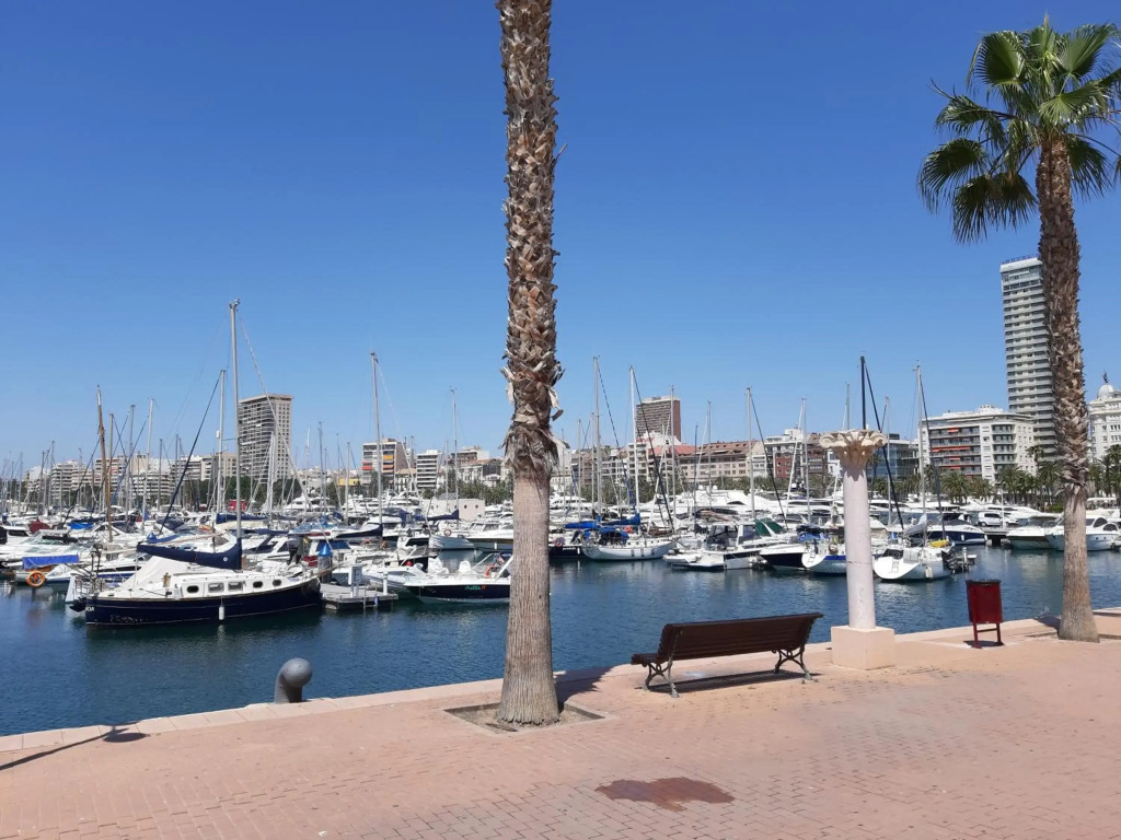 Apartamento Grande - Castillo Santa Barbara