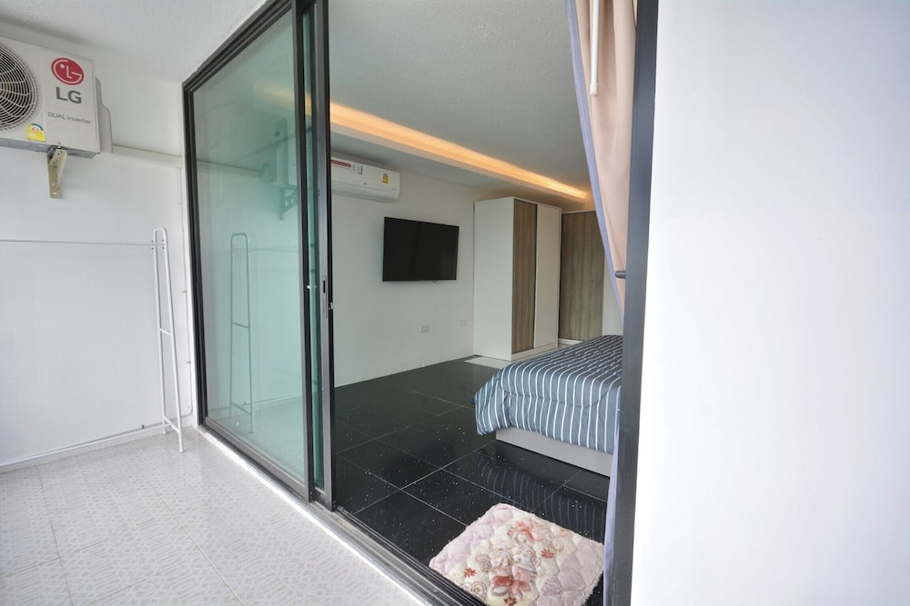 One-bedroom Sea-view Condo, 17th Floor Angket, Jomtien