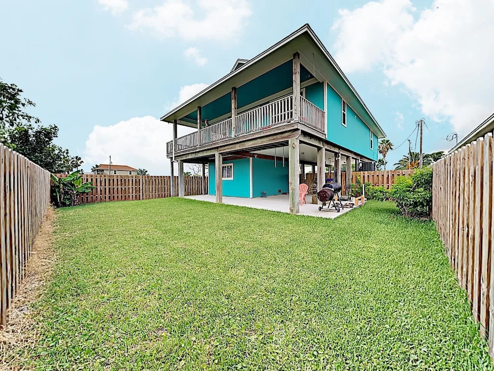 New Listing! Stilted : Bay Views, Fenced Yard 3 Bedroom Home