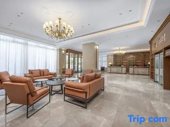 Vienna International Hotel（Dushanzi，at the Starting Point of Duku Highway，in the Gourmet Street））