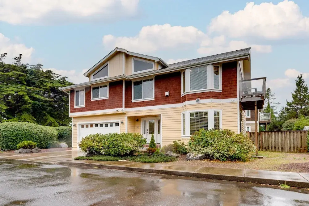 Cozy Waldport Vacation Rental: Steps From the Bay!