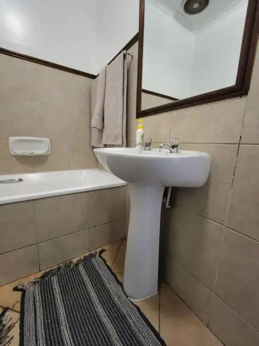 Elegant 2 bed apartment next to Gautrain Centurion
