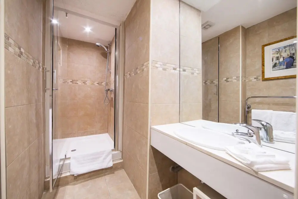 Palace Place Mansions - Elegant English Home in Kensington for Large Families
