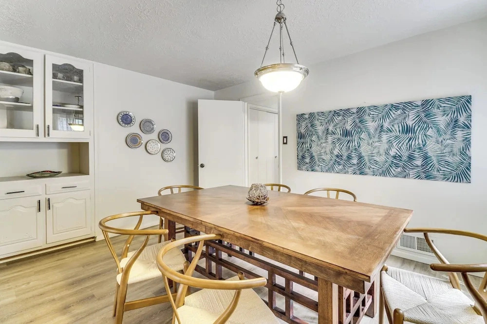 Walk to Unm! Quiet Extended Escape w/ Patio