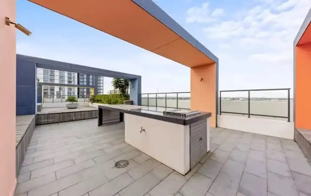 Metawise BnB 2BR Near Airport Pool Gym Train